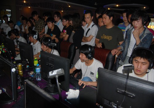 NAVI在IEM Chengdu 2025的比赛中被 Heroic 淘汰