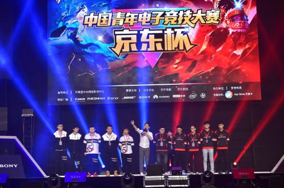 个人英雄主义！桂康击败四名对手，撕裂TE团队合作！EDG 1-1 TE