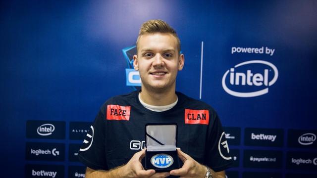 Ninjas in Pyjamas 正式与选手 Michel ＂ewjerkz＂ Magalhães 分道扬镳